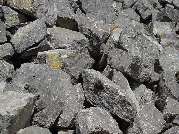 大型錘破加工青石的產(chǎn)量有多大？多少錢(qián)一臺(tái)