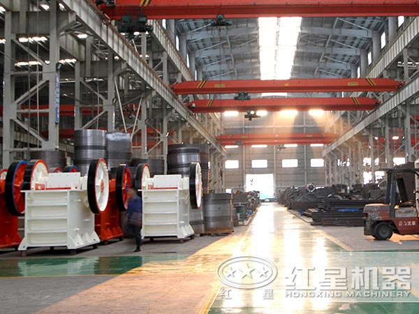 錘式破碎機生產(chǎn)車間