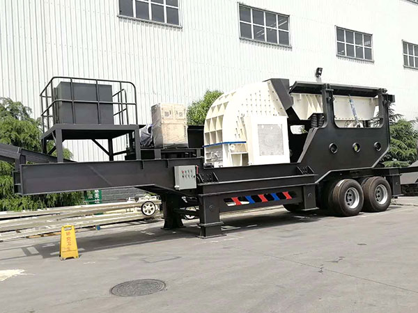 移動(dòng)重錘式破碎機(jī)多少錢(qián)一臺(tái)？生產(chǎn)現(xiàn)場(chǎng)效率又環(huán)保