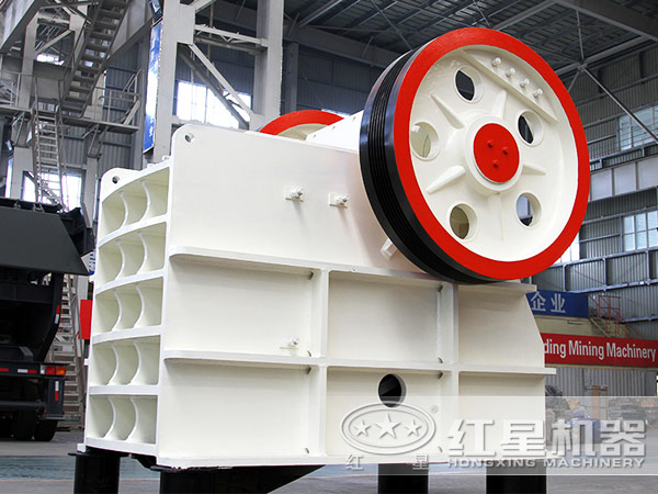 立足市場需求，紅星機器推出時產(chǎn)20噸新型顎式破碎機