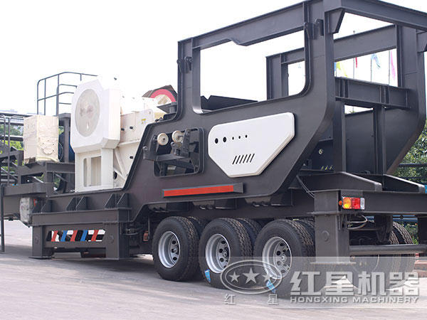 大型移動履帶式碎石機生產現(xiàn)場視頻展示，哪里價格低？