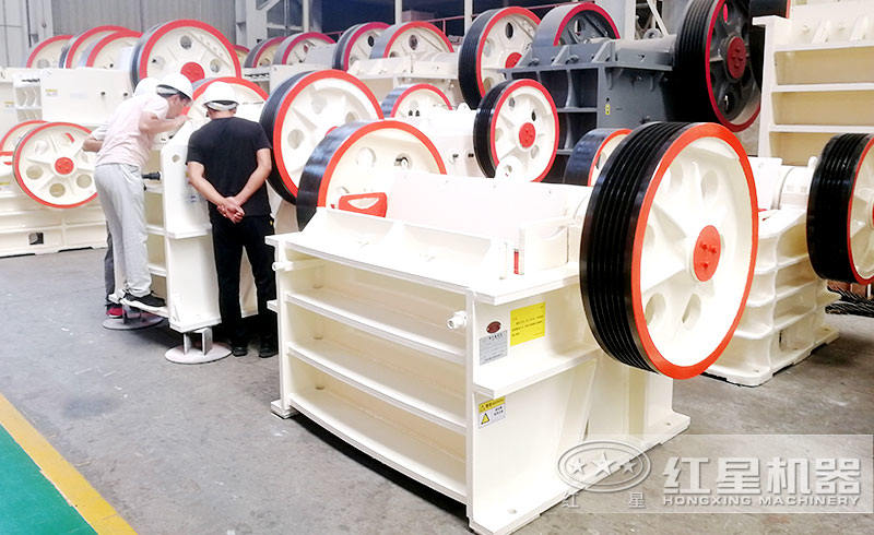 小型顎式粉碎機結(jié)構(gòu)簡單