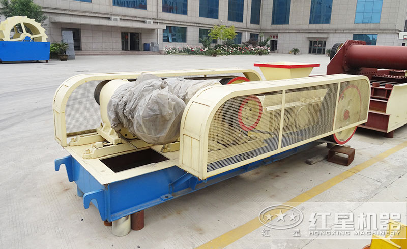 對(duì)輥式制砂機(jī)