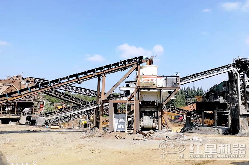 時(shí)產(chǎn)50噸機(jī)制砂生產(chǎn)現(xiàn)場(chǎng)