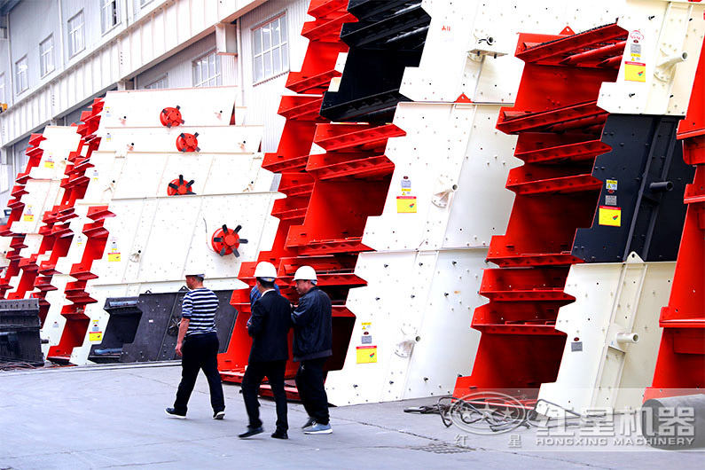 客戶(hù)參觀考察圓振動(dòng)篩車(chē)間