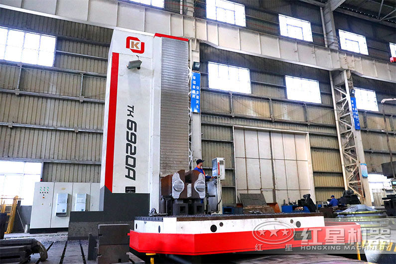 紅星錘式破碎機生產(chǎn)車間