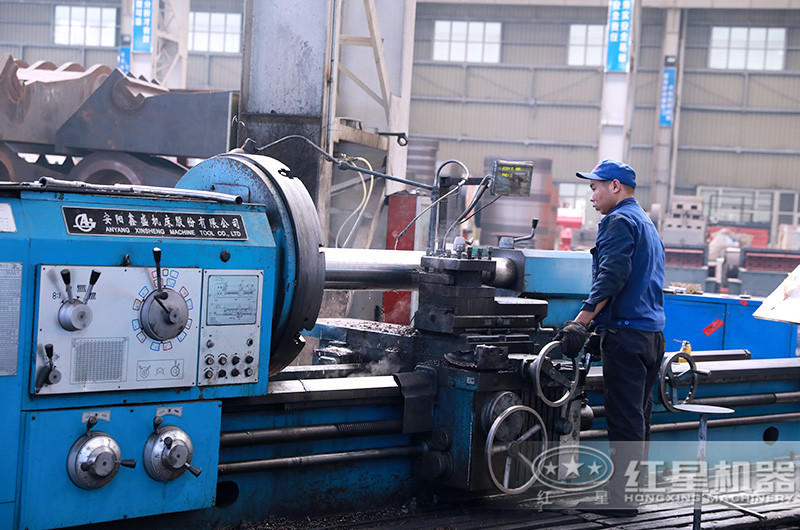 紅星振動給礦機(jī)生產(chǎn)車間